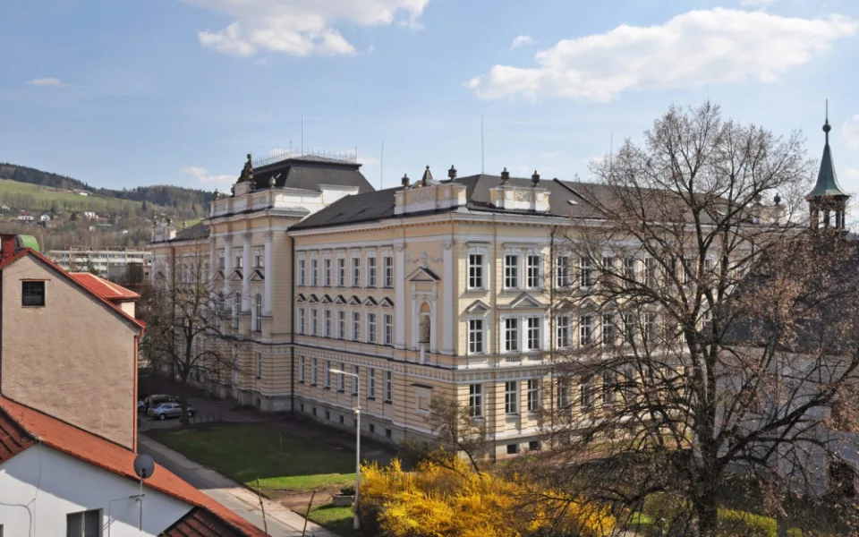 Gymnázium v Náchodě čeká rekonstrukce. Nové budou jazykové laboratoře i studentský klub
