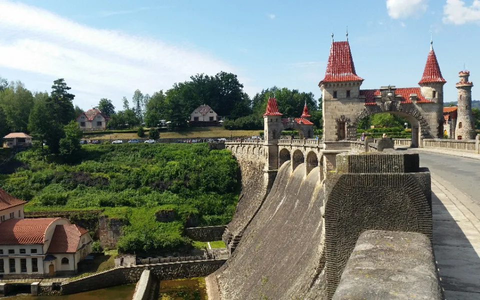 Přehrada Les Království