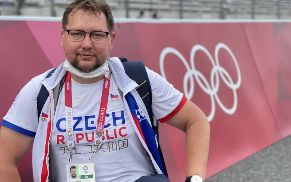 V Tokiu si cyklisté pod dres museli dávat led nasypaný do dámských punčoch, popisuje masér reprezentace
