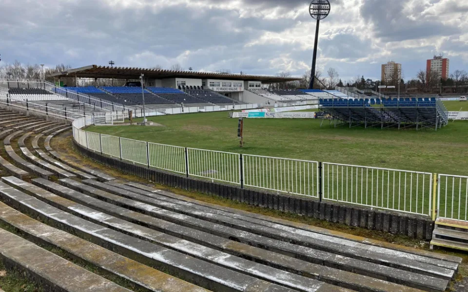 Dodavatel stavby stadionu v Hradci Králové se potýká se zdražením stavebních materiálů