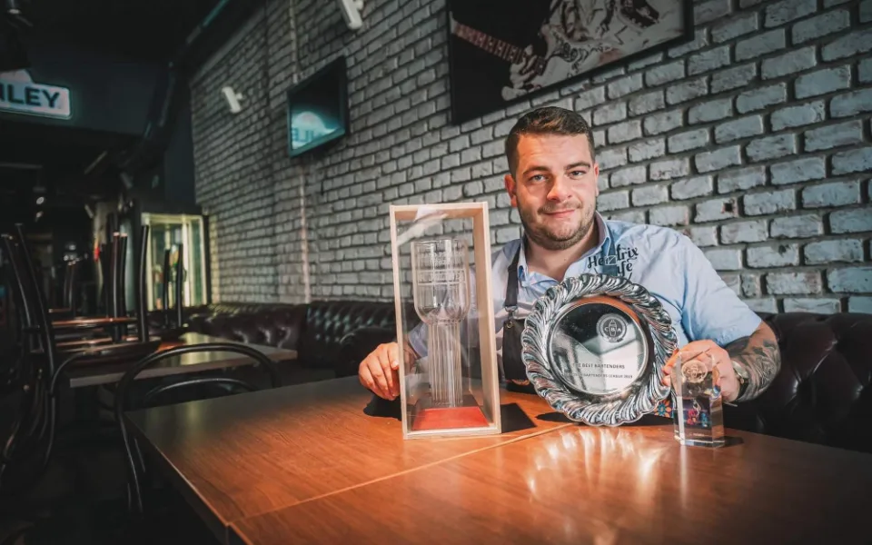 Barmanství je poslání, tvrdí Filip z Hradce Králové. Stal se třetím nejlepším barmanem České republiky