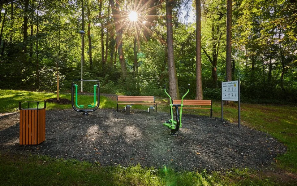 Trutnovský park Šestidomí je po rekonstrukci. Netradičně ho oficiálně otevře městská policie