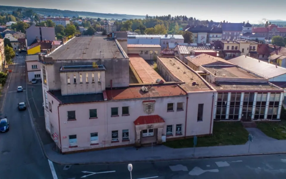 Dvůr Králové ukončil architektonickou soutěž na Mayerovu továrnu. Porota vybere nejlepší návrh