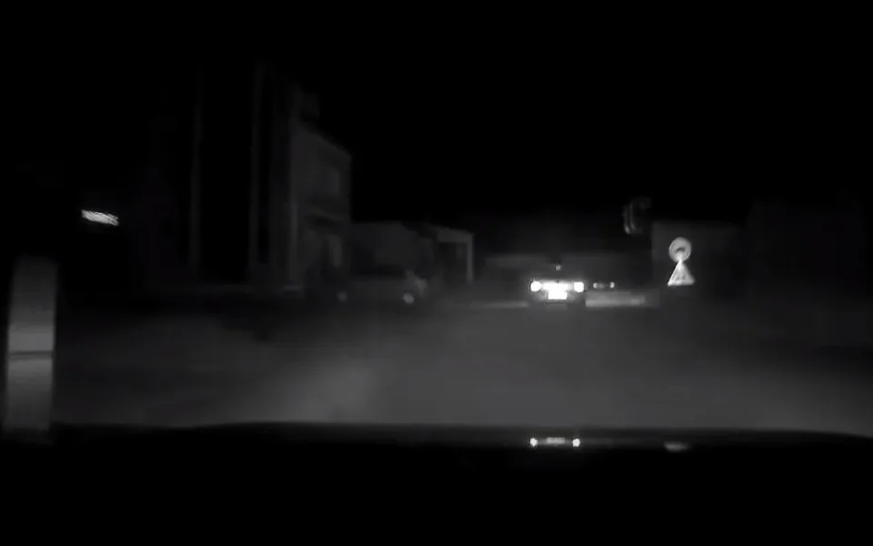 Osmnáctiletý mladík se řítil Jaroměří rychlostí 200 km/h, pak si vymyslel, že mu ukradli auto