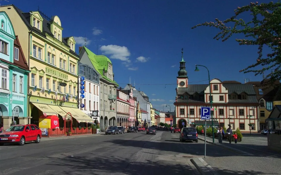 Krkonošská ulice ve Vrchlabí před rekonstrukcí