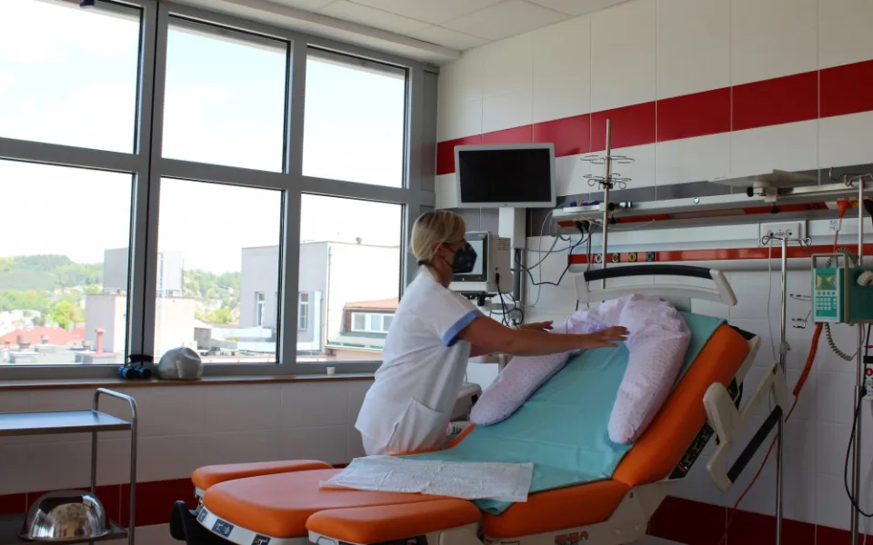 Náchodská porodnice nachystala řadu novinek. Maminky tu mají rautové snídaně