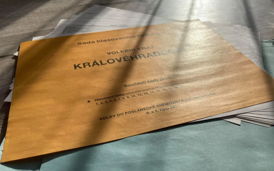Hlasovací lístky mají mít lidé v Hradci Králové do neděle. K dispozici budou i ve volebních místnostech
