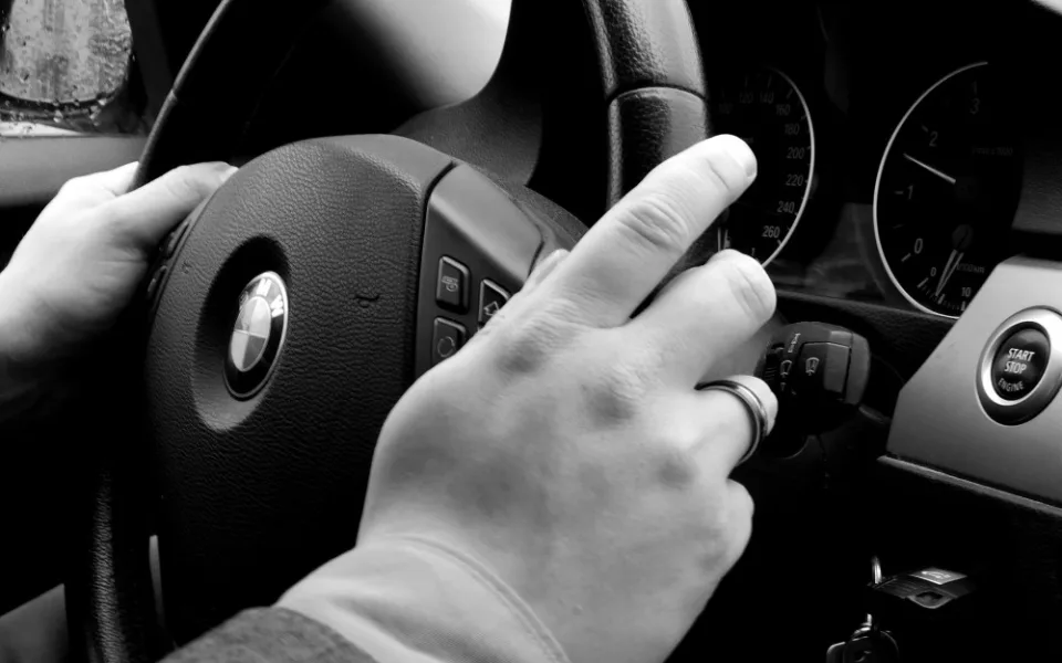 Řidičák nikdy neměl, přesto ho policisté jen za poslední měsíc chytli za volantem čtyřikrát