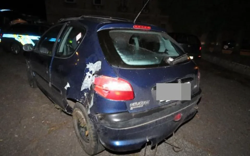 Žena na Náchodsku narazila do stromu. V krvi měla víc jak dvě promile