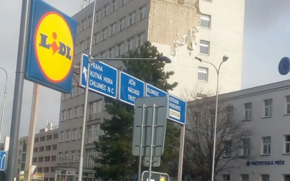 Královéhradecký kraj opravil budovu Na Okrouhlíku v Hradci Králové. Budovu poničilo počasí