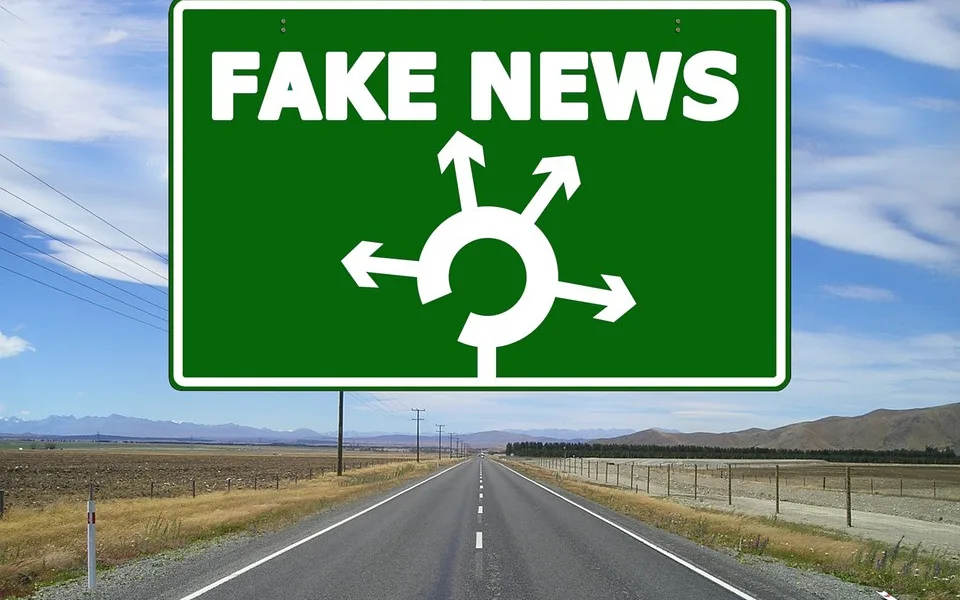 Fake news nás nemají přesvědčit o lži, dezinformátorům stačí, když nás znejistí