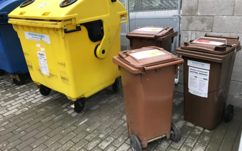 Nové gastropopelnice v Hradci Králové vyvolávají rozčarování. Obyvatelé se obávají potkanů
