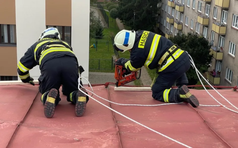 Hasiči v hradeckém kraji měli kvůli větru 200 výjezdů. ČEZ vyhlásil kalamitu