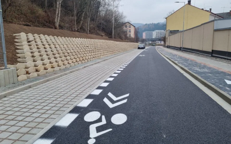 Místo železniční vlečky nová silnice. V Náchodě má ulevit od přetížené dopravy