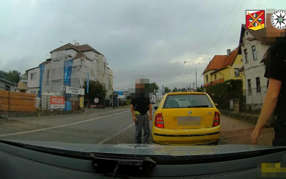 Nejdřív masturboval na veřejnosti, pak jezdil pod vlivem. Jste si na mě dneska zasedli, řekl policistům při kontrole