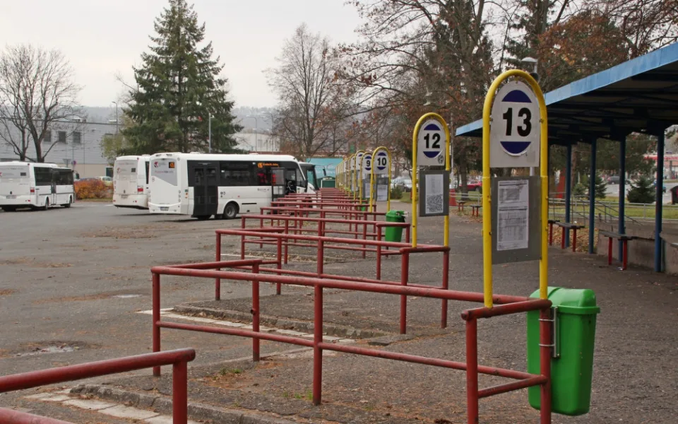 Dvůr Králové si oblíbilo architektonické soutěže. Další ukáže podobu nového autobusáku  