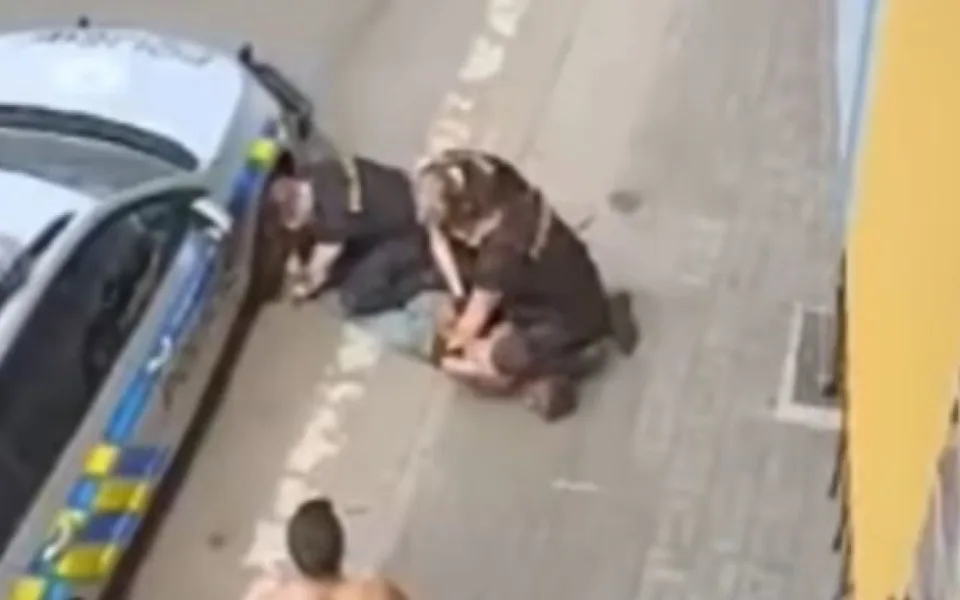 Zástupkyně ombudsmana: Policisté, kteří zaklekli Roma v Teplicích, chybovali