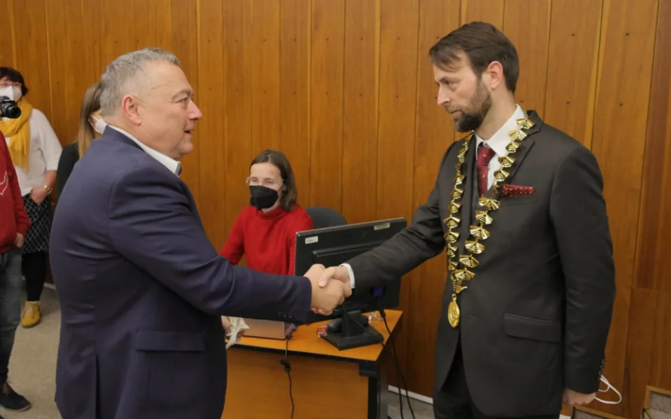 Po 23 letech skončil ve funkci starosty Trutnova Ivan Adamec. Nahradil ho Michal Rosa