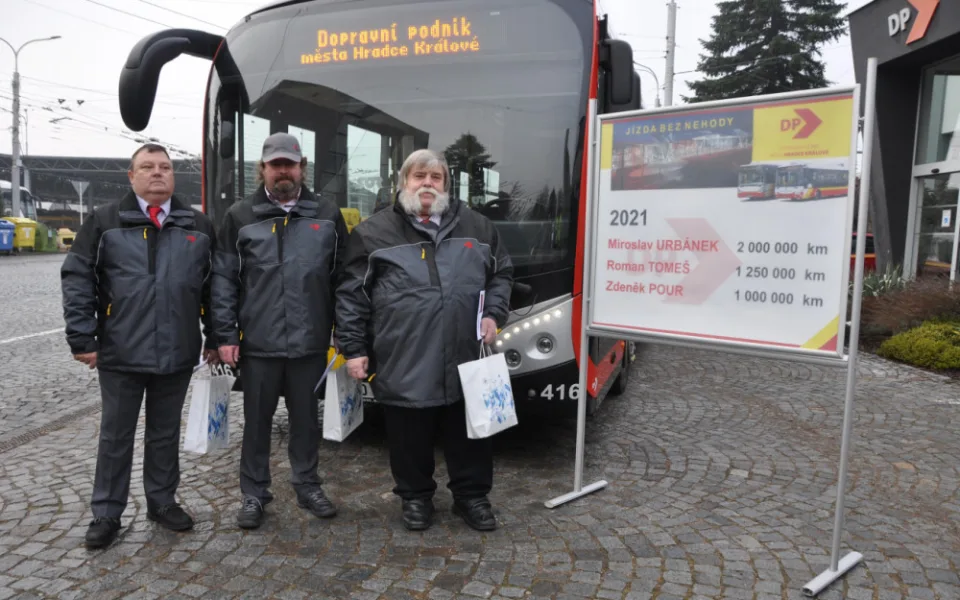 Dopravní podnik má další milionáře. Miroslav Urbánek najezdil dva miliony kilometrů bez nehody