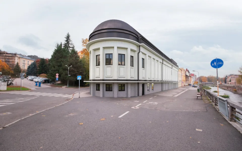 Rekonstrukce kina Vesmír v Trutnově se komplikuje. I přesto se pokračuje podle plánu