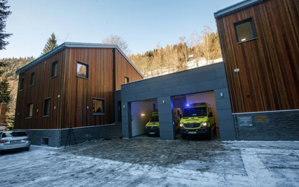 FOTO| VIDEO: Nová výjezdová základna záchranářů v Temném Dole zkrátila dojezdy záchranářů