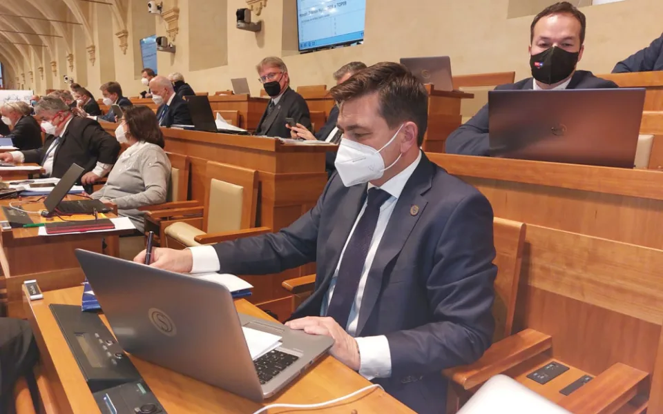 Seznam profesí pro pracovní karanténu je podle hejtmana Červíčka dostatečný
