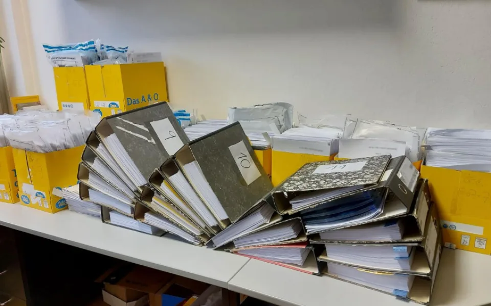 Hradecká policie obvinila čtyři lidi a sedm firem z krácení daní za 44 milionů korun