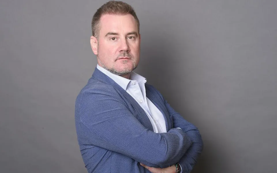 Vláda by měla motivovat k méně rizikovým alternativám kouření, říká prezident Komory elektronického vapování