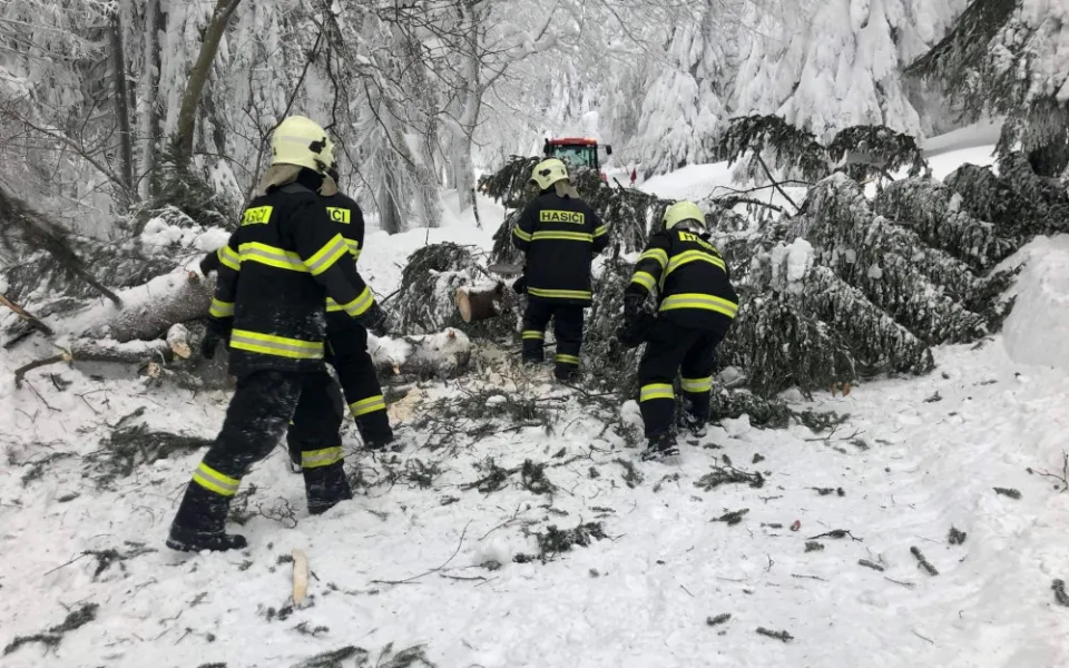 Meteorologové vydali výstrahu před velmi silným větrem. Zasáhne celou republiku