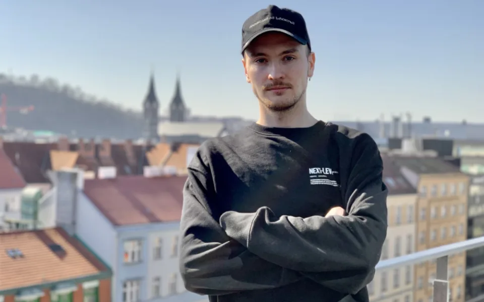 Existují i normální Rusové, člověk musí být dobrým příkladem, říká Kirill, který v Česku žije deset let