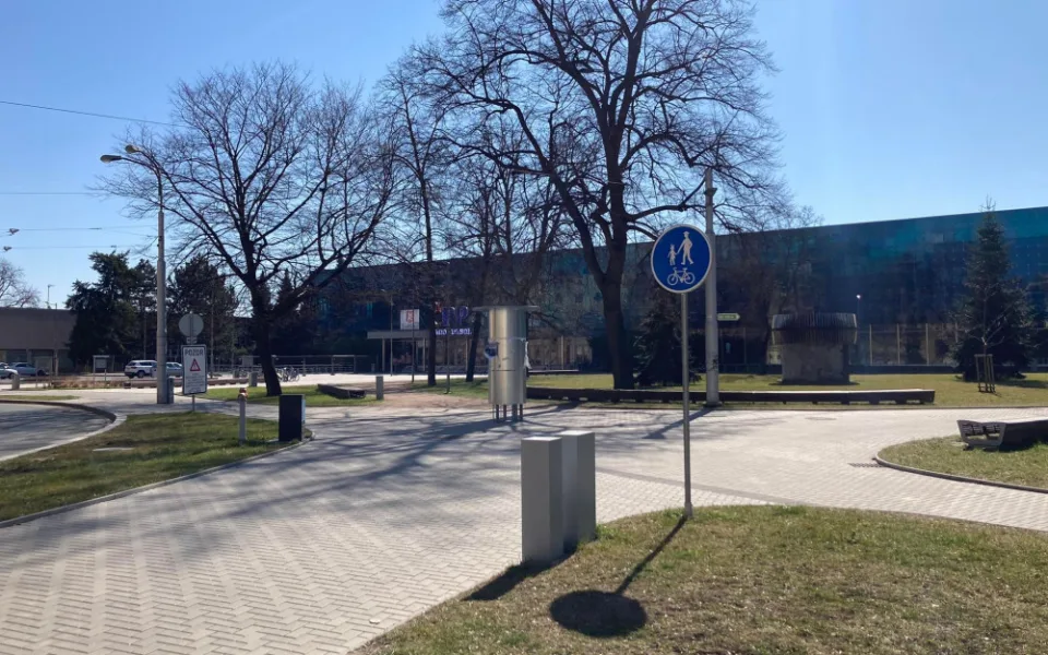 Na rekonstrukci zimního stadionu v Hradci Králové se zastupitelské kluby neshodnou. Každý má jiný názor
