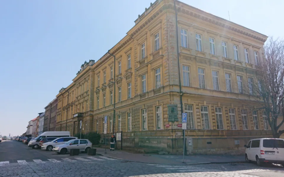 Jičín zrekonstruuje ZŠ Husova. Přihlásila se jen jedna firma, nabídla dvojnásobek odhadované ceny