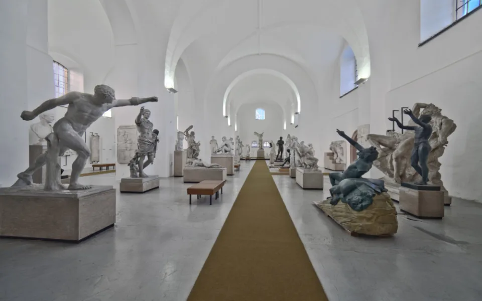 Galerie v Hostinném po rekonstrukci otevřela sbírku odlitků antických soch