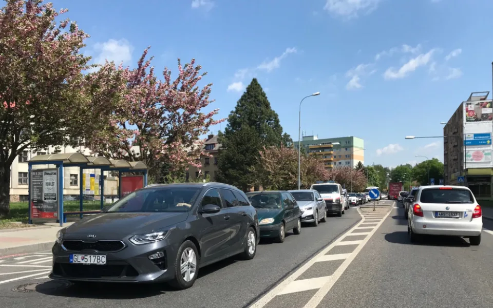 Za volantem budete potřebovat pevné nervy. Rozkopaný je Trutnov i Náchod