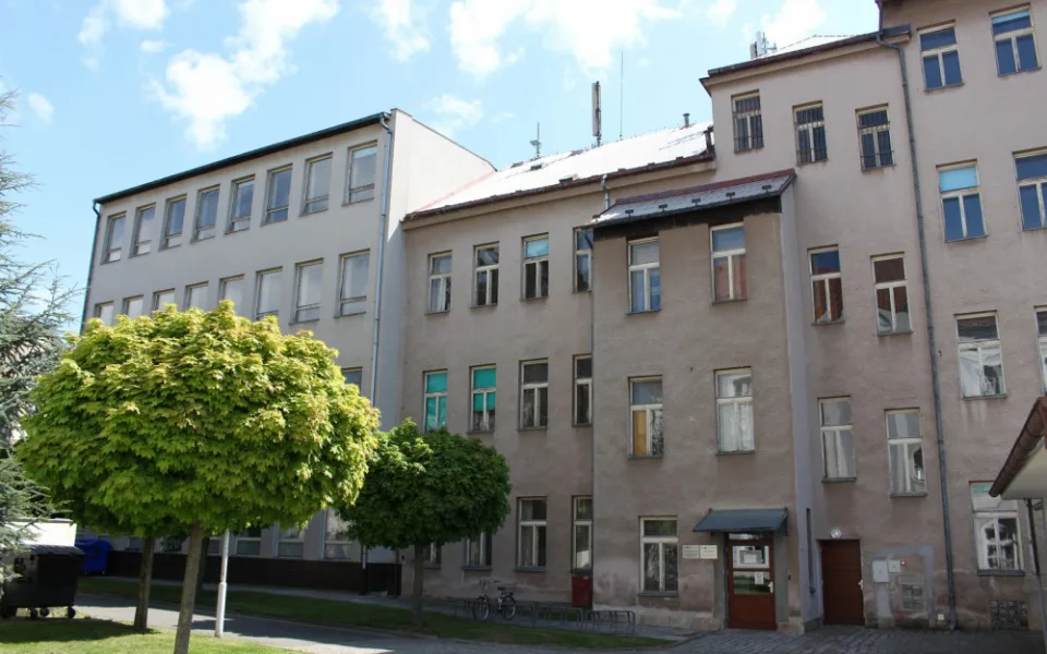 Dvůr Králové přestaví za 56 milionů korun bývalou školu na kanceláře úřadu