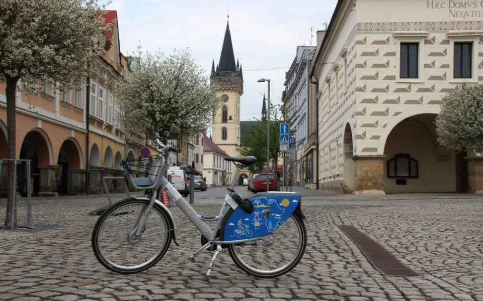 O sdílená kola ve Dvoře Králové je zájem. Město chce zpětnou reakci od cyklistů
