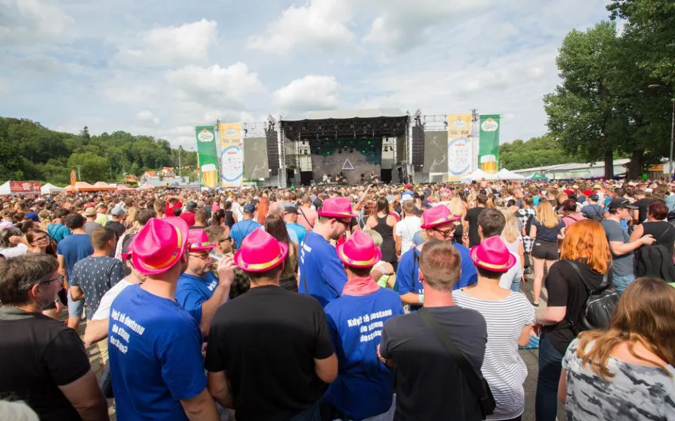 Hudebně-švestkový festival Trnkobraní se vrací a oznamuje kompletní line-up s kapelami Chinaski, Rybičky 48, Tři sestry a dalšími interprety