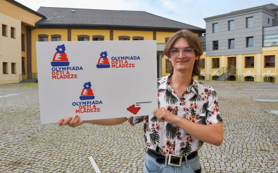 Zimní olympiáda ve Špindlerově Mlýně má své logo. Autorem je student z Trutnova