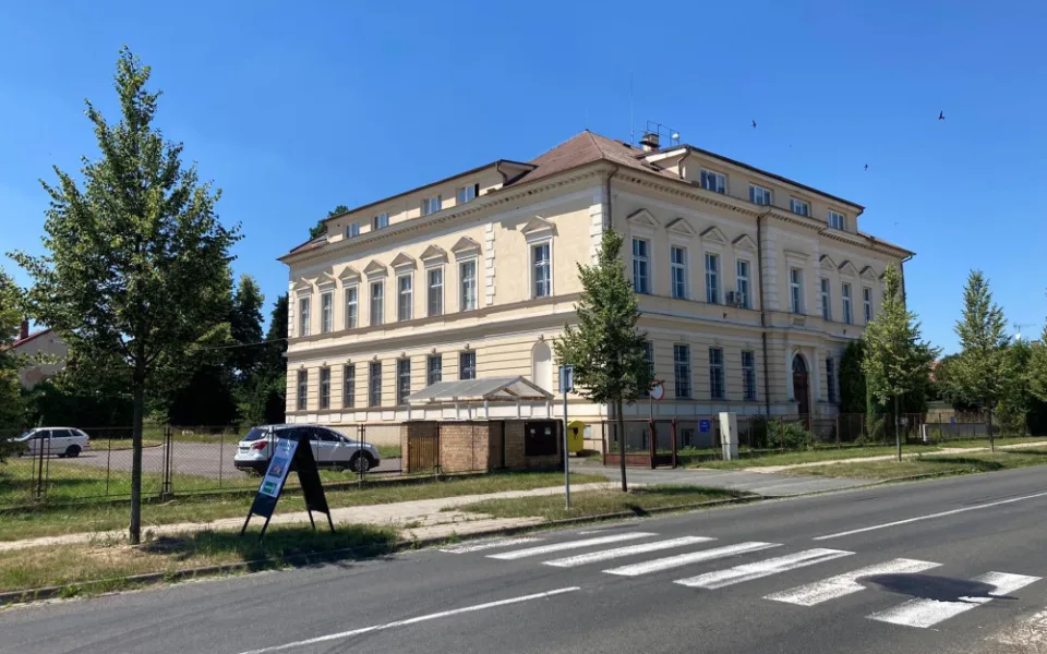 Ve Stěžerách vznikne hospic. Oblastní charita získala od kraje potřebný pozemek