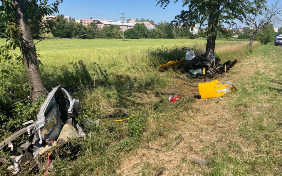 V Jičíně dnes při dopravní nehodě dvou osobních aut zemřel člověk