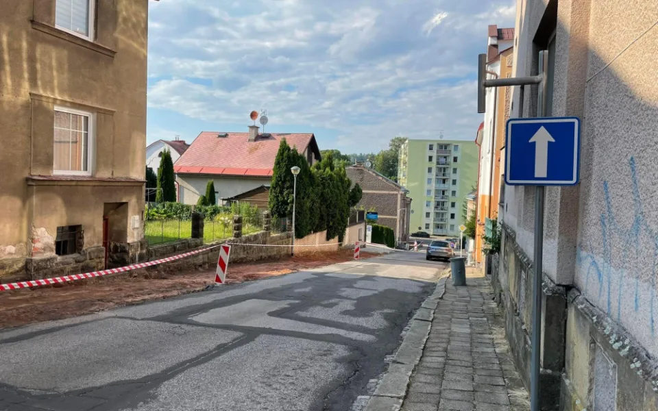 Trutnovská radnice opravuje ulici Jiřího Wolkera. Za sto metrů zaplatí přes milion