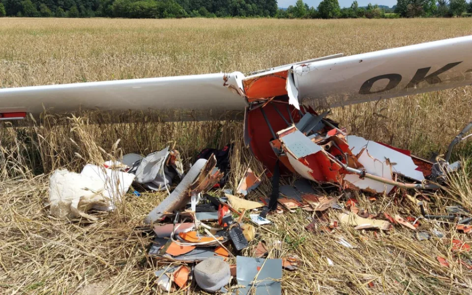 Na Náchodsku spadl větroň. Zemřela devatenáctiletá žákyně pilotního kurzu