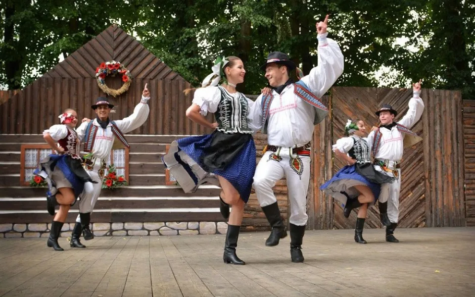 Jedno z vystoupení na folklorním festivalu