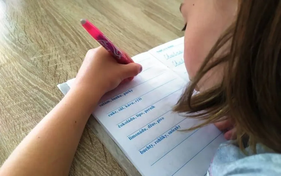 Deset procent populace dnes slaví. Je Mezinárodní den leváků
