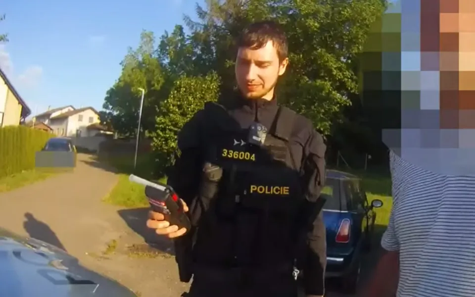 Před měsícem mu vzali papíry za alkohol, teď se nechal chytit znovu. Nadýchal 2,5 promile