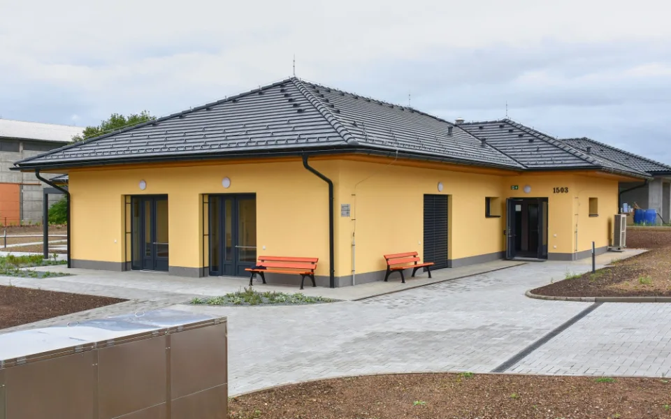 Do dvou nových rodinných domů v Třebechovicích se nastěhují klienti se zdravotním postižením