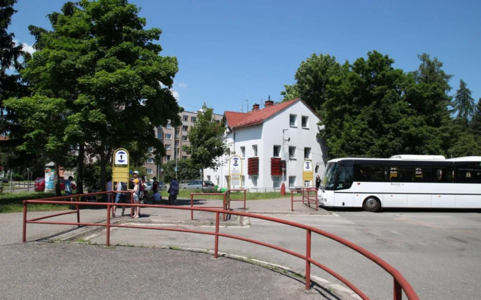 Nové autobusové nádraží ve Dvoře Králové postaví architekti z Brna. Radnice vizualizaci zatím neukáže