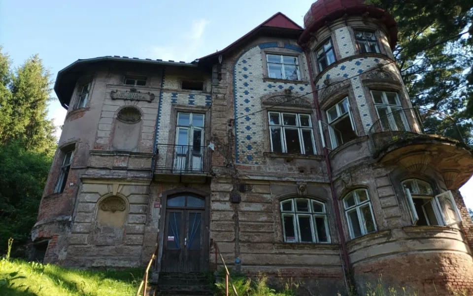 Náchod koupí v areálu běloveských lázní za deset milionů historickou vilu Panzinka