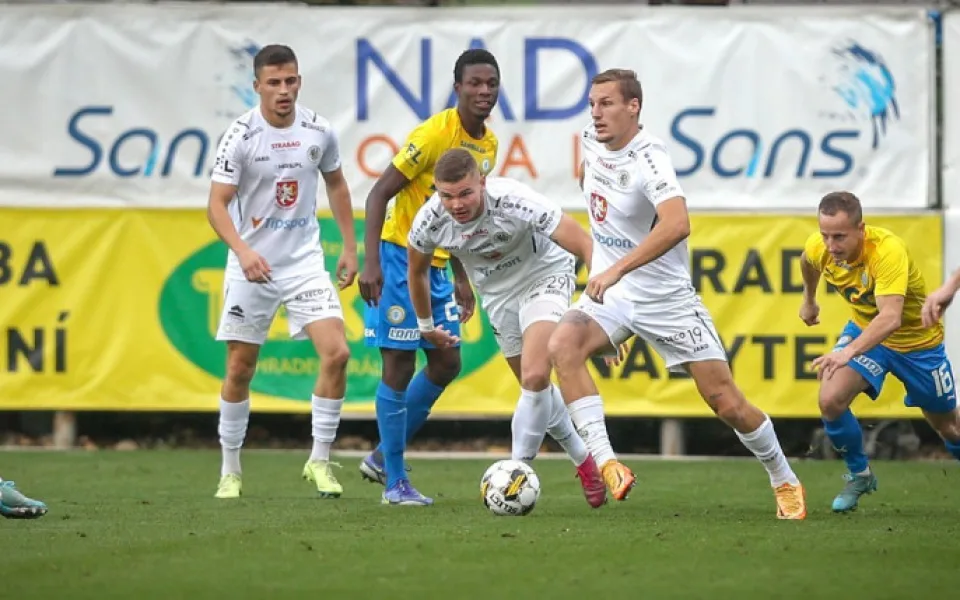 Disciplinárka prošetří rasismus fanoušků Hradce vůči teplickému Gningovi