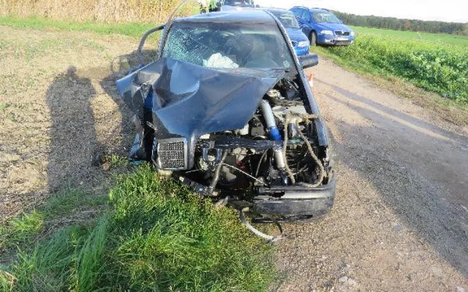 Řidič na drogách zdemoloval Mercedes. Řidič pod vlivem drog může zabít vědomě, varují odborníci